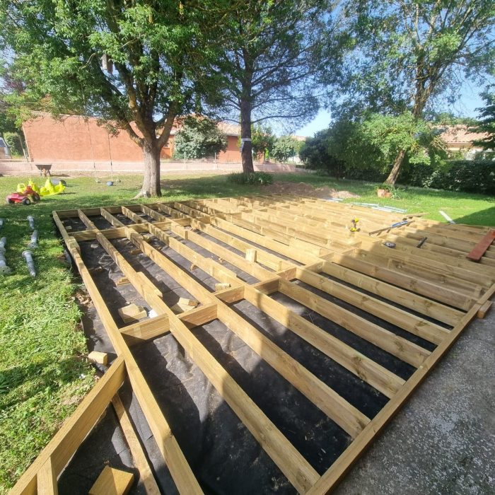 Intervention de L'écureuil du Jardin dans l'entretien et l'aménagement extérieur : nettoyage de façade, pose de clôture, aménagement paysager, élagage, et autres services professionnels pour vos espaces extérieurs à Pibrac.