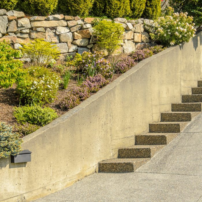 Intervention de L'écureuil du Jardin dans l'entretien et l'aménagement extérieur : nettoyage de façade, pose de clôture, aménagement paysager, élagage, et autres services professionnels pour vos espaces extérieurs à Pibrac.