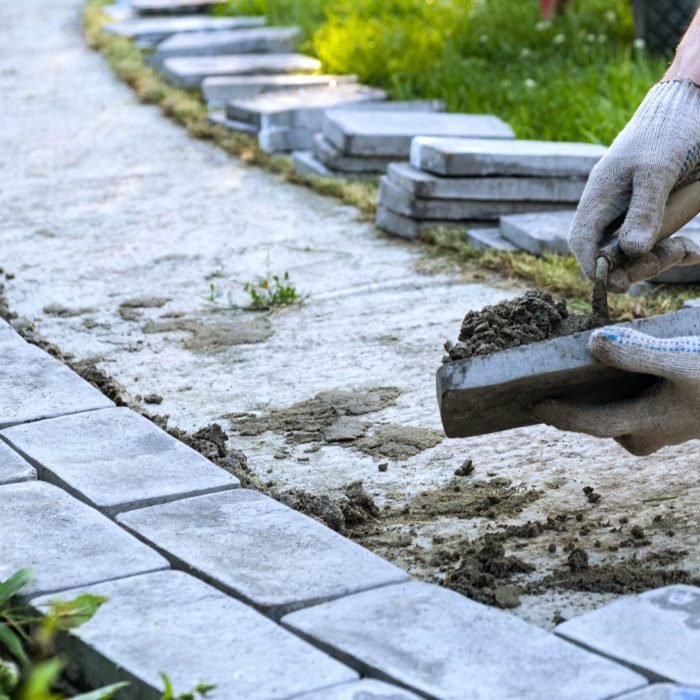 Intervention de L'écureuil du Jardin dans l'entretien et l'aménagement extérieur : nettoyage de façade, pose de clôture, aménagement paysager, élagage, et autres services professionnels pour vos espaces extérieurs à Pibrac.
