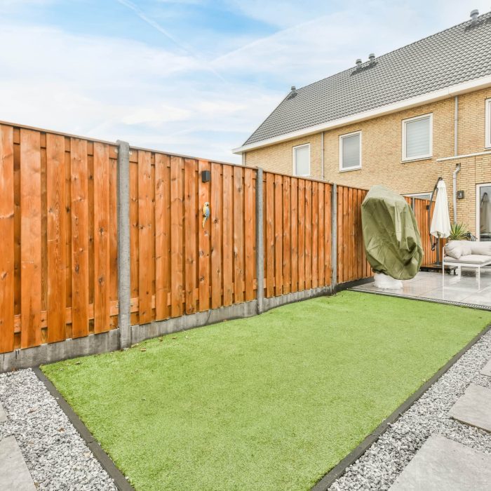 Installation de clôture à pibrac, choix de clôtures rigides, souples, bois et composite pour sécuriser et délimiter votre propriété