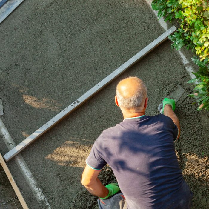 Intervention de L'écureuil du Jardin dans l'entretien et l'aménagement extérieur : nettoyage de façade, pose de clôture, aménagement paysager, élagage, et autres services professionnels pour vos espaces extérieurs à Pibrac.